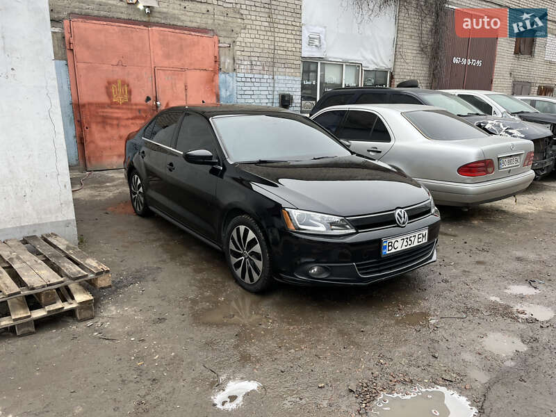 Седан Volkswagen Jetta 2013 в Вишневом
