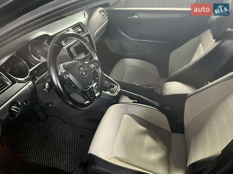 Седан Volkswagen Jetta 2016 в Борисполі