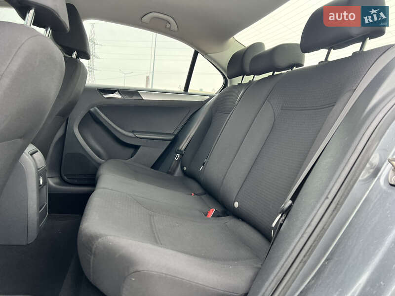 Седан Volkswagen Jetta 2015 в Києві фото 34 Седан Volkswagen Jetta 2015 в Києві
