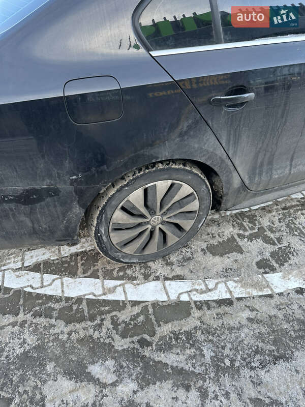 Седан Volkswagen Jetta 2015 в Петропавловской Борщаговке