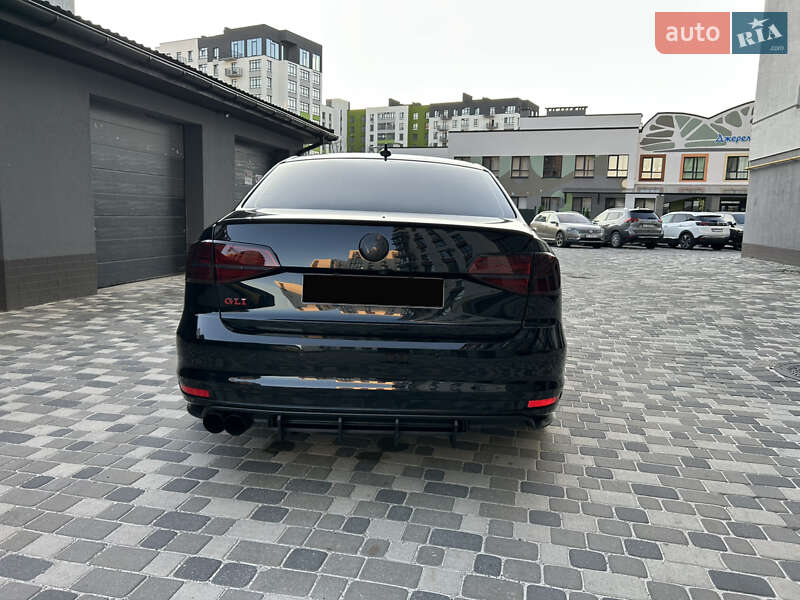 Седан Volkswagen Jetta 2015 в Ивано-Франковске