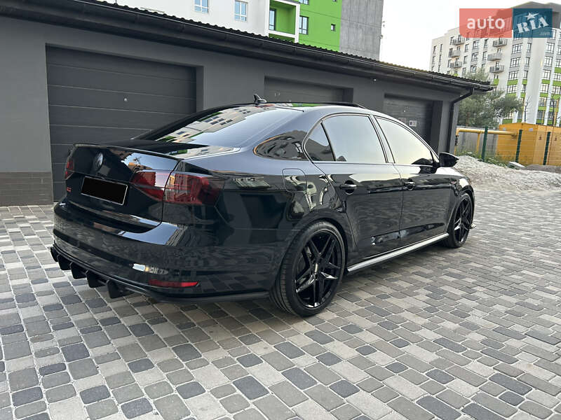 Седан Volkswagen Jetta 2015 в Ивано-Франковске