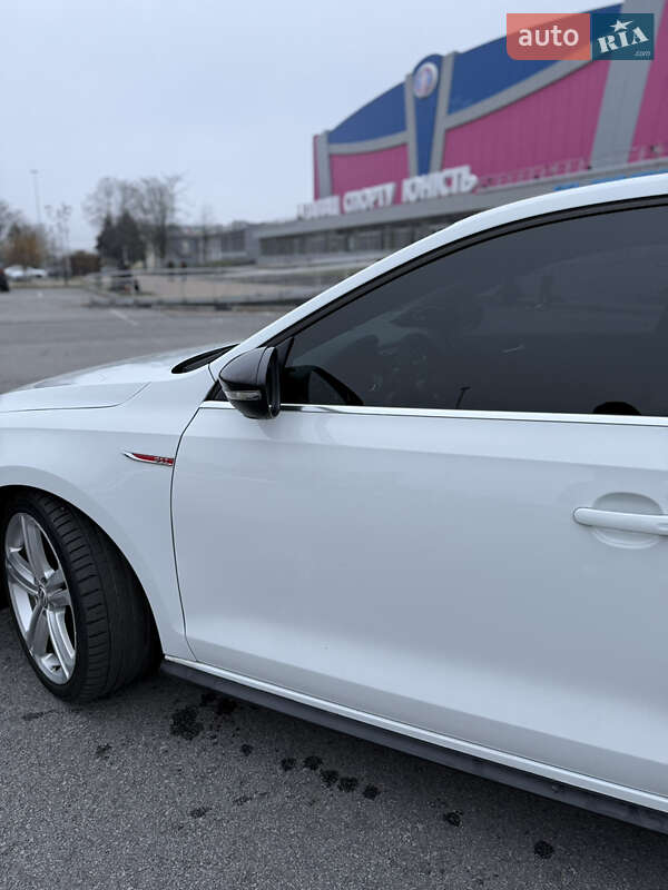 Седан Volkswagen Jetta 2016 в Запорожье