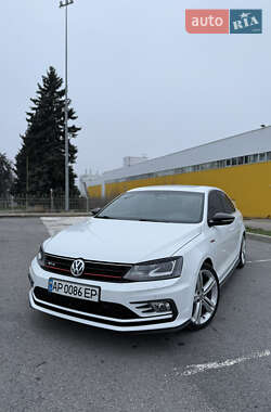 Седан Volkswagen Jetta 2016 в Днепре