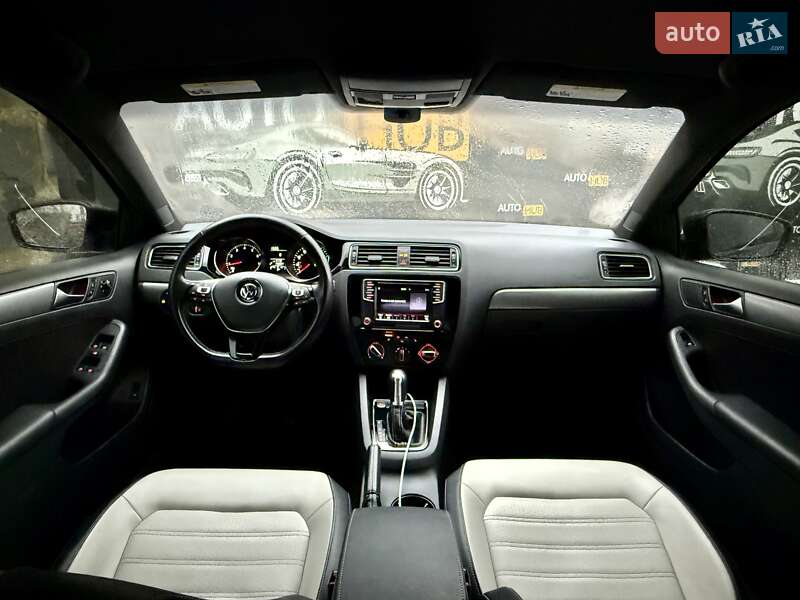 Седан Volkswagen Jetta 2016 в Харкові