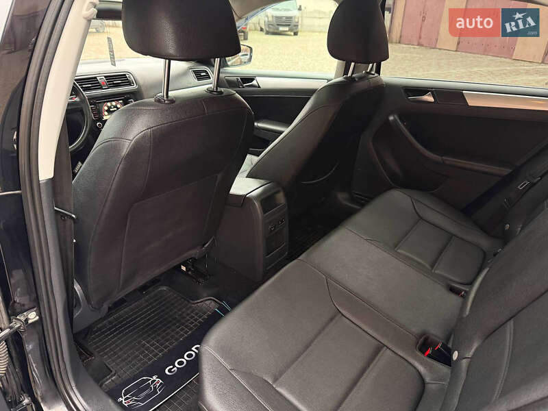 Седан Volkswagen Jetta 2011 в Ивано-Франковске