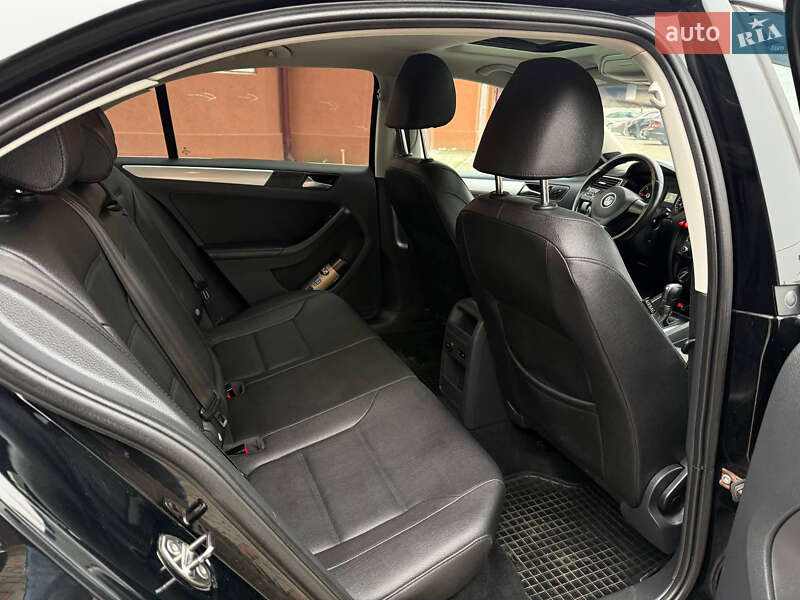 Седан Volkswagen Jetta 2011 в Ивано-Франковске