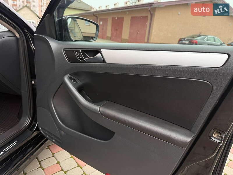 Седан Volkswagen Jetta 2011 в Ивано-Франковске