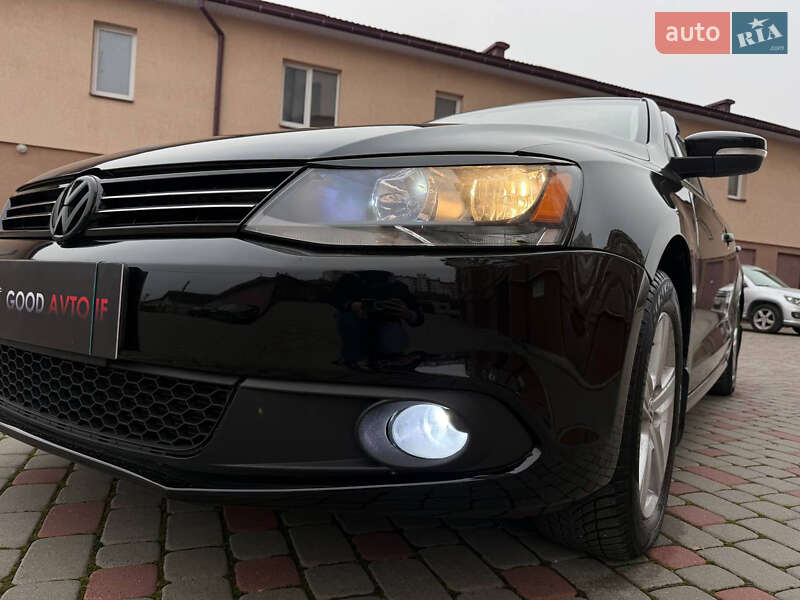 Седан Volkswagen Jetta 2011 в Ивано-Франковске