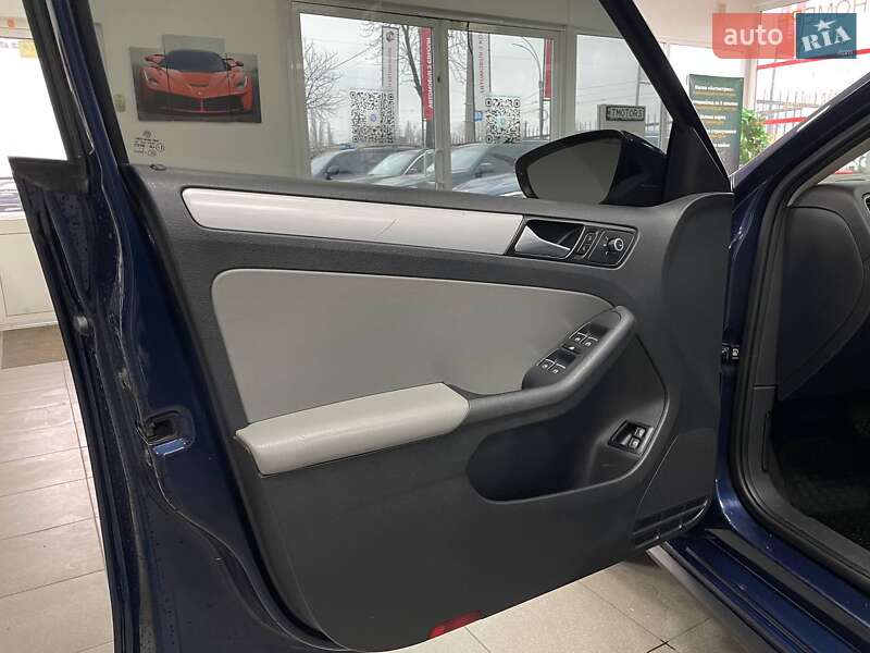Седан Volkswagen Jetta 2013 в Киеве фото 20 Седан Volkswagen Jetta 2013 в Киеве