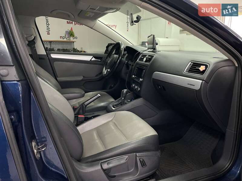 Седан Volkswagen Jetta 2013 в Киеве фото 37 Седан Volkswagen Jetta 2013 в Киеве