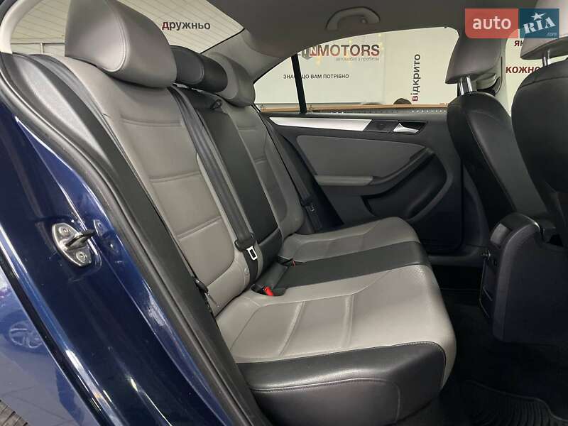 Седан Volkswagen Jetta 2013 в Киеве фото 40 Седан Volkswagen Jetta 2013 в Киеве
