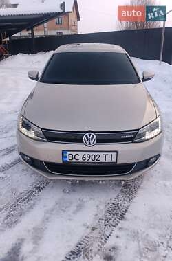Седан Volkswagen Jetta 2014 в Львові