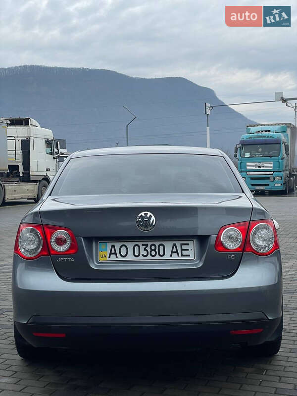 Седан Volkswagen Jetta 2006 в Тячеве