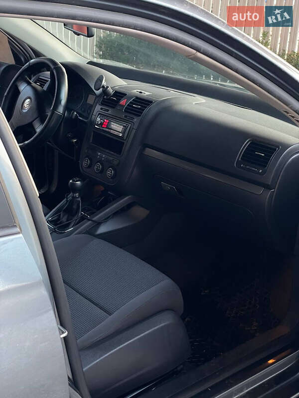 Седан Volkswagen Jetta 2006 в Тячеве