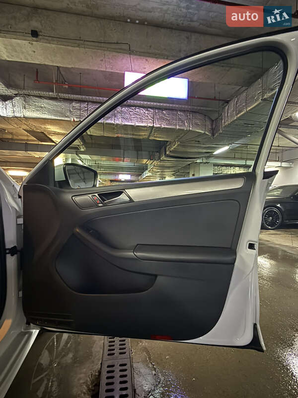 Седан Volkswagen Jetta 2015 в Одессе