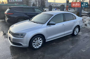Седан Volkswagen Jetta 2014 в Львові