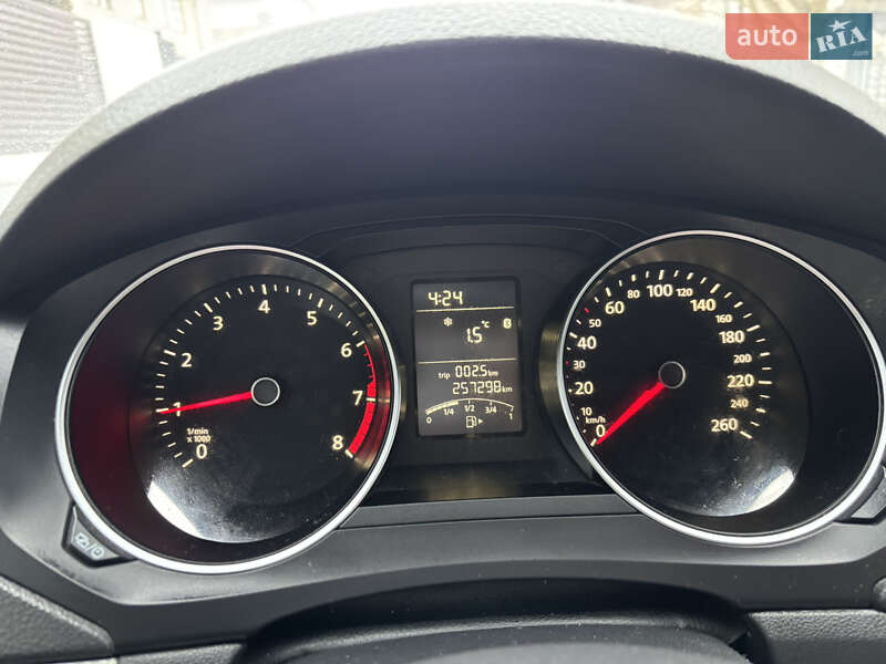 Седан Volkswagen Jetta 2014 в Черновцах