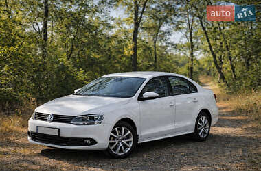 Седан Volkswagen Jetta 2013 в Дніпрі