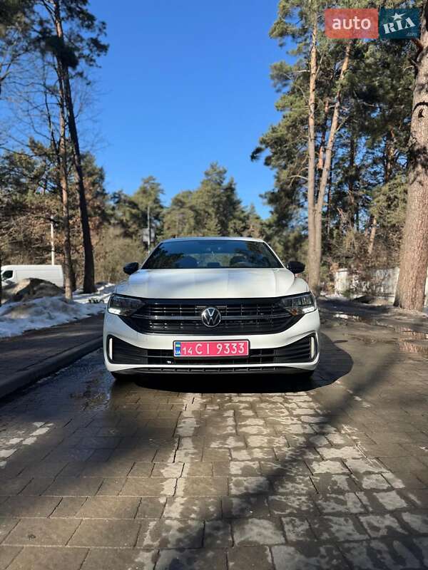 Седан Volkswagen Jetta 2023 в Львове