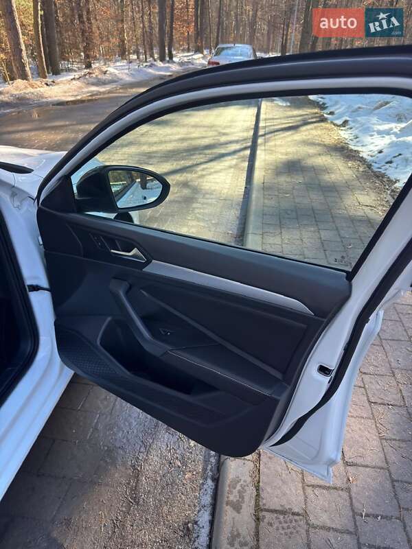 Седан Volkswagen Jetta 2023 в Львове