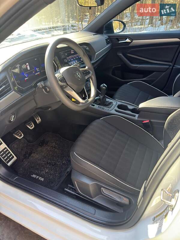 Седан Volkswagen Jetta 2023 в Львове