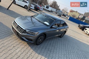 Седан Volkswagen Jetta 2020 в Ужгороде