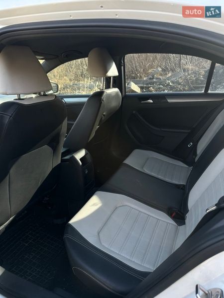 Седан Volkswagen Jetta 2015 в Рахове
