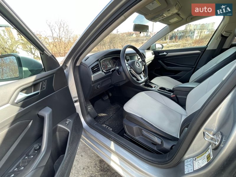 Седан Volkswagen Jetta 2019 в Львове