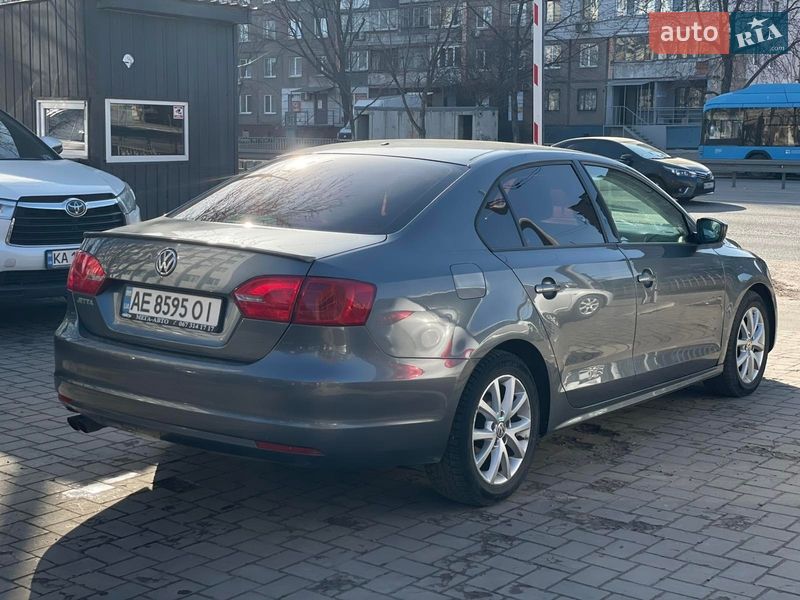 Седан Volkswagen Jetta 2014 в Днепре