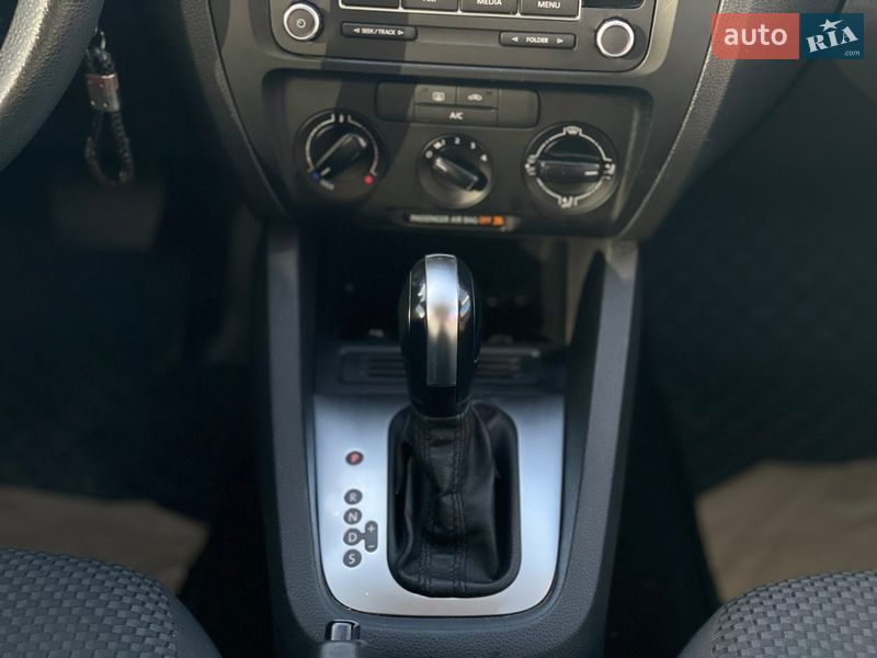 Седан Volkswagen Jetta 2014 в Днепре