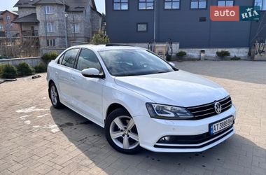 Седан Volkswagen Jetta 2016 в Львові