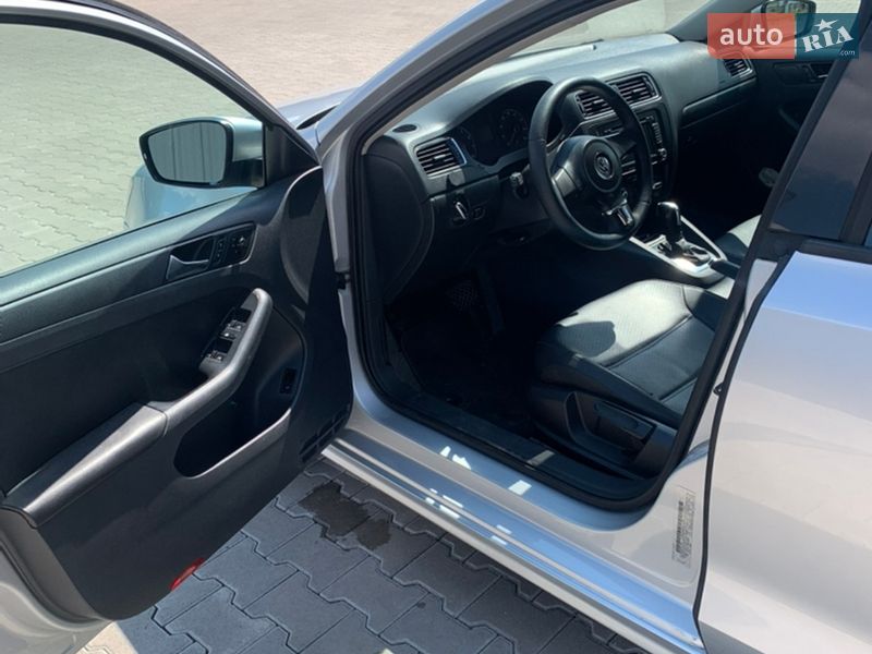 Седан Volkswagen Jetta 2010 в Шептицькому