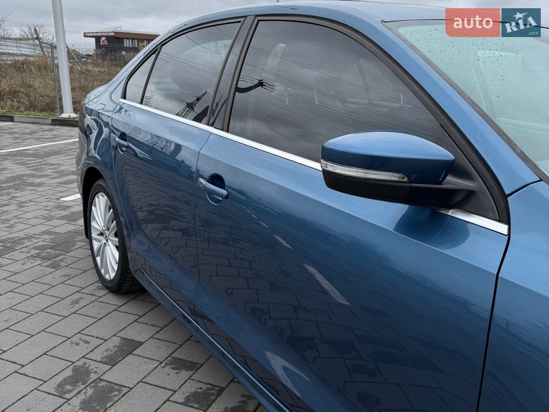 Седан Volkswagen Jetta 2014 в Ивано-Франковске