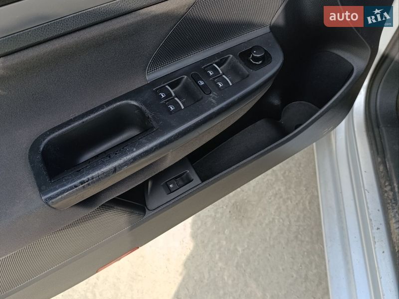 Седан Volkswagen Jetta 2005 в Львове