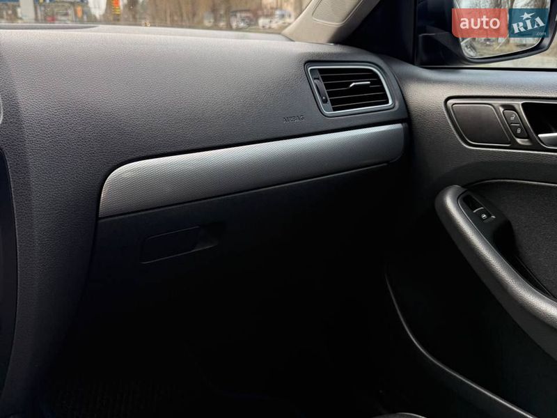 Седан Volkswagen Jetta 2015 в Чернигове
