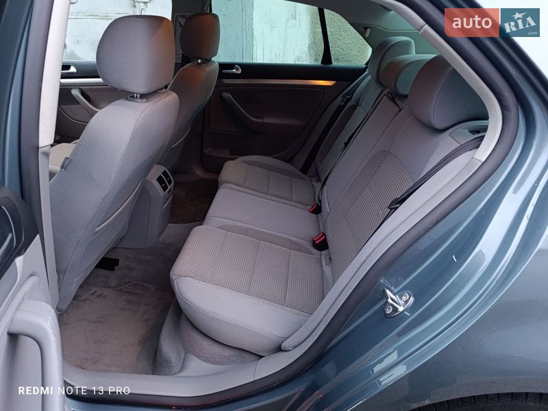 Седан Volkswagen Jetta 2006 в Тернополі