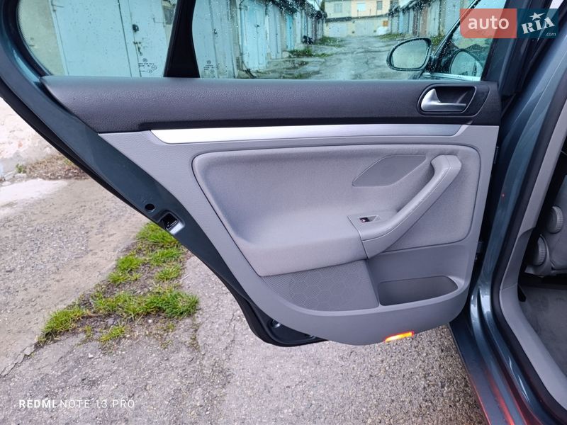 Седан Volkswagen Jetta 2006 в Тернополі