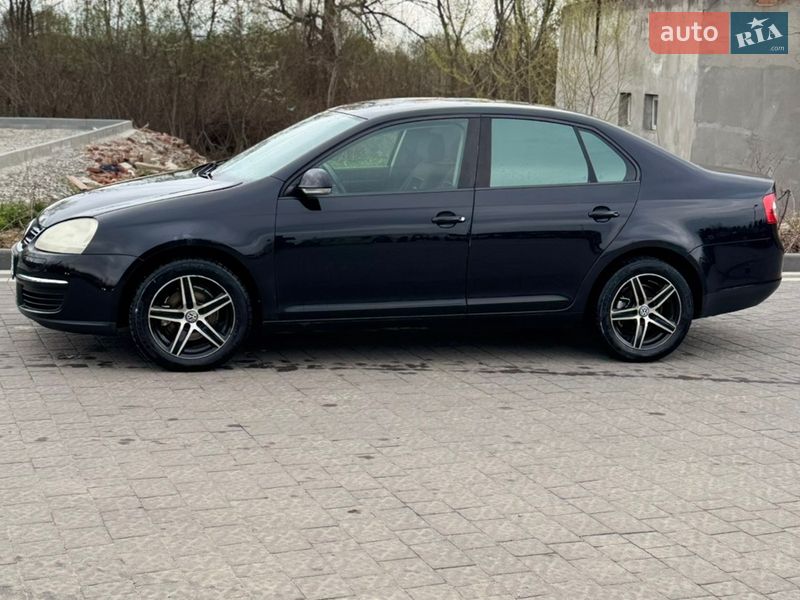 Седан Volkswagen Jetta 2006 в Надворной