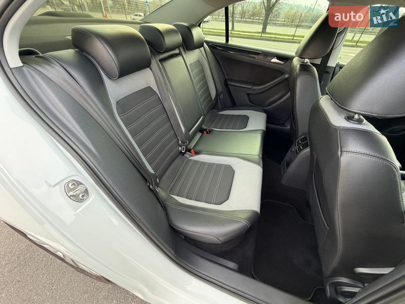Седан Volkswagen Jetta 2016 в Киеве фото 14 Седан Volkswagen Jetta 2016 в Киеве