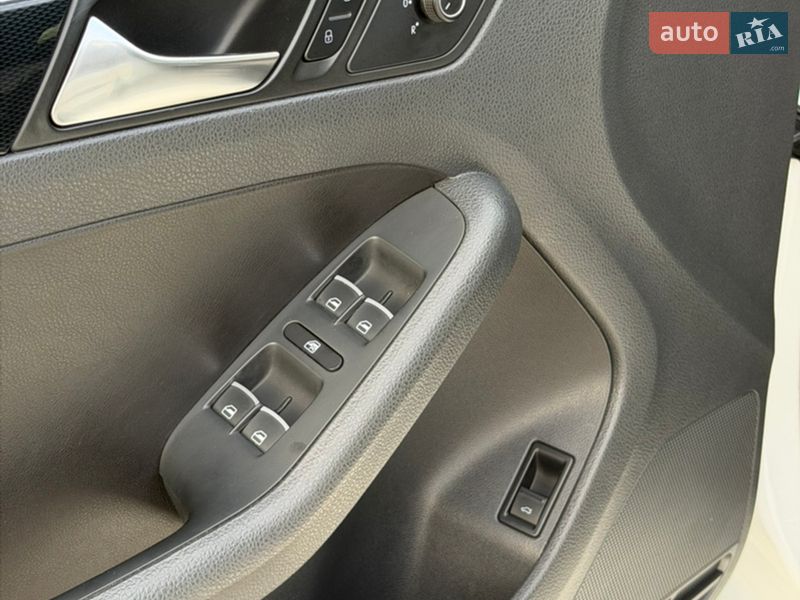 Седан Volkswagen Jetta 2016 в Киеве фото 21 Седан Volkswagen Jetta 2016 в Киеве