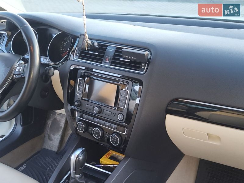 Седан Volkswagen Jetta 2014 в Ивано-Франковске