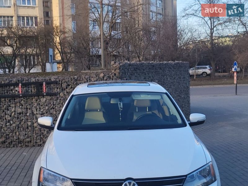 Седан Volkswagen Jetta 2014 в Ивано-Франковске