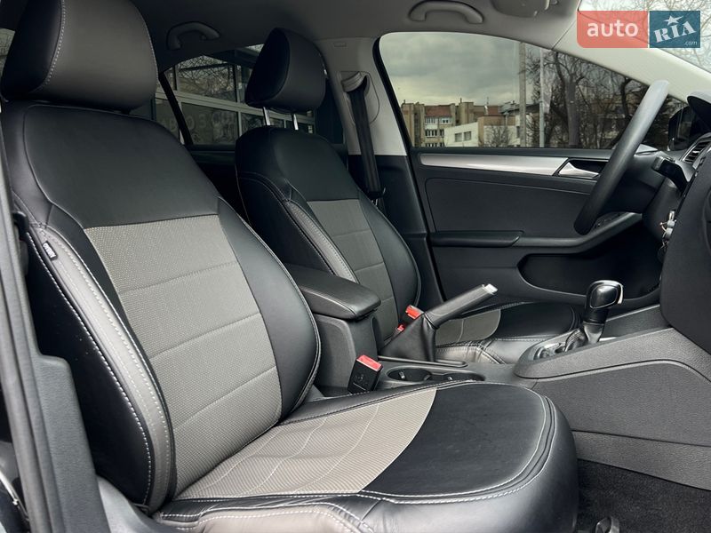 Седан Volkswagen Jetta 2017 в Ивано-Франковске