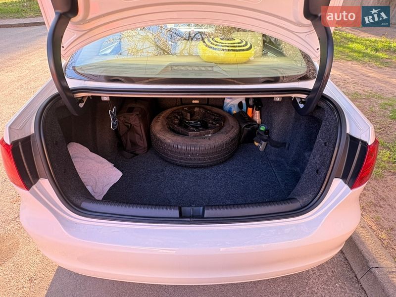 Седан Volkswagen Jetta 2013 в Киеве