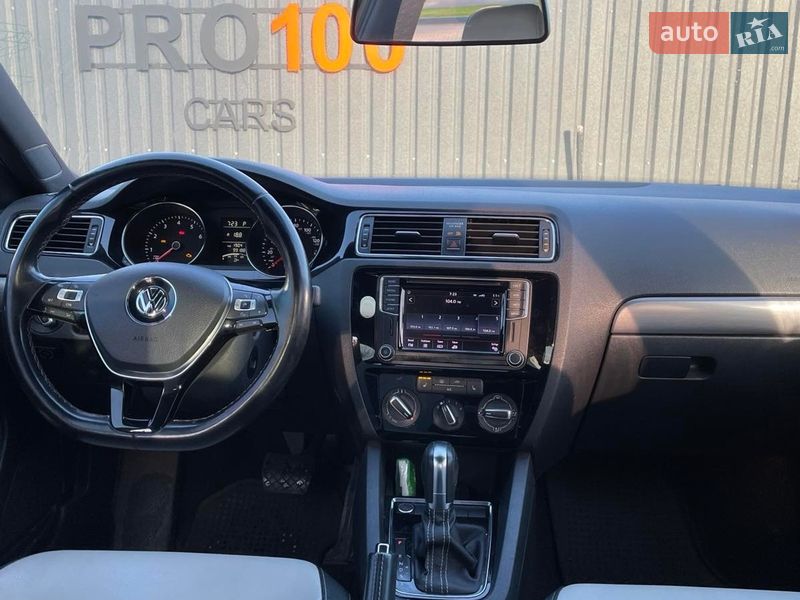 Седан Volkswagen Jetta 2016 в Вишневом фото 19 Седан Volkswagen Jetta 2016 в Вишневом