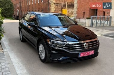 Седан Volkswagen Jetta 2020 в Львове