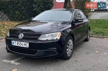 Седан Volkswagen Jetta 2013 в Черновцах
