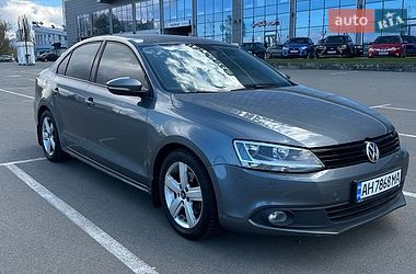 Седан Volkswagen Jetta 2012 в Києві