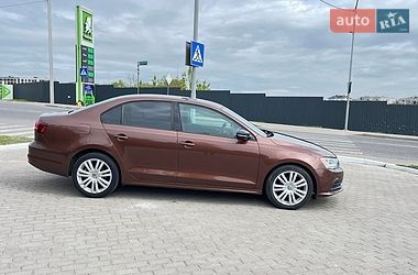 Седан Volkswagen Jetta 2016 в Львове